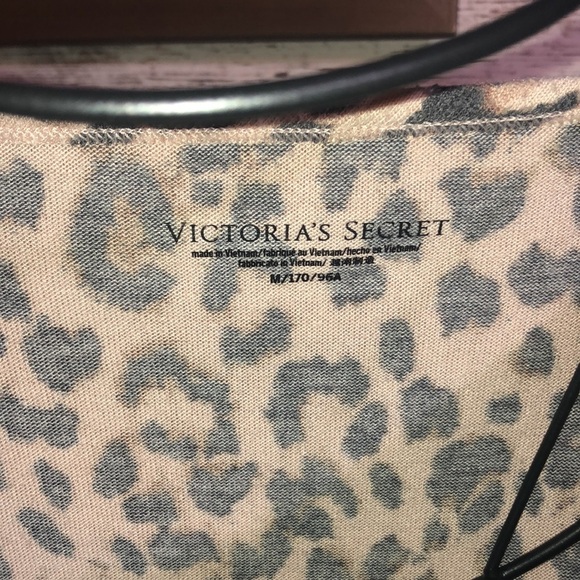 Victoria’s Secret cheetah print pajamas set animal print size medium lounge wear - Picture 3 of 8